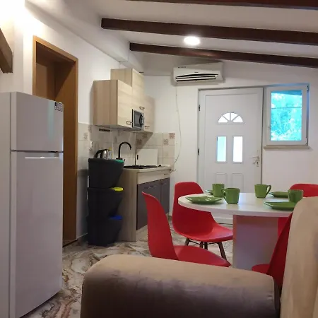 One-bedroom Apartment, Wifi, Airco, Parking, Washing Machine, Grill * Medulin